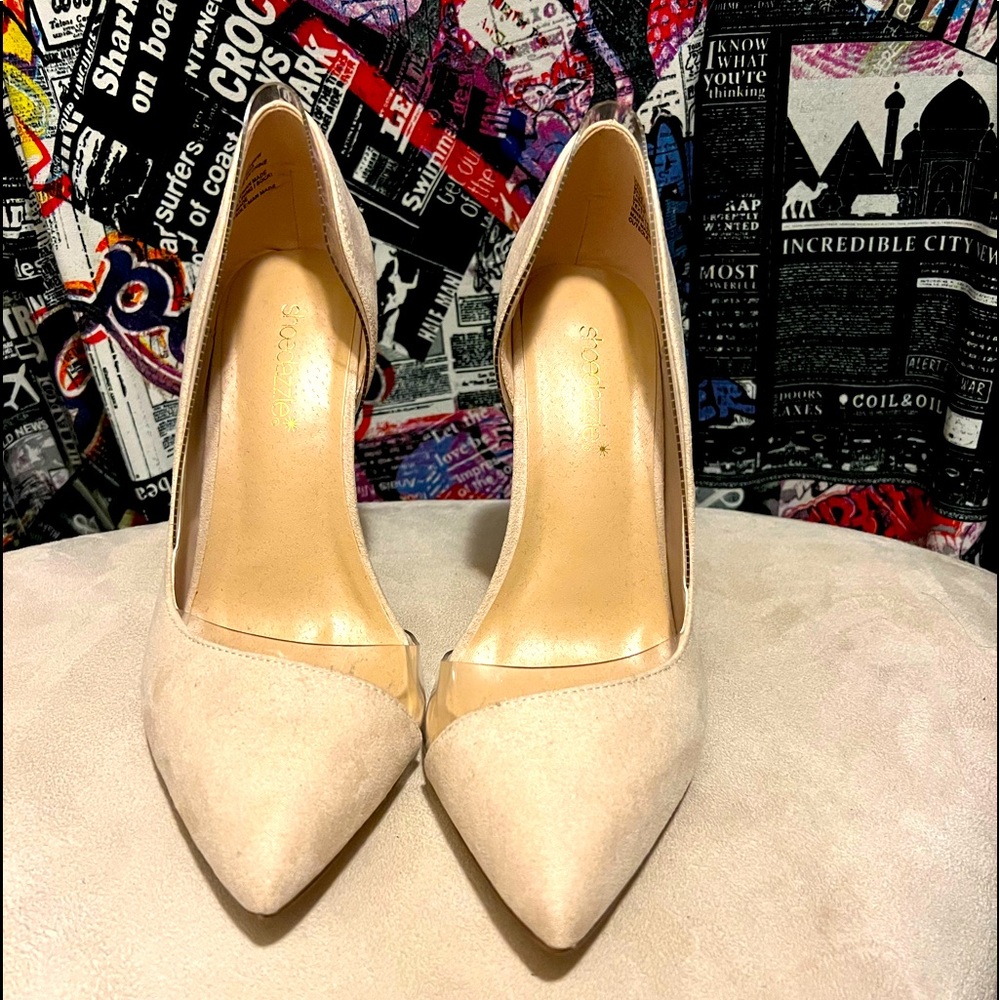 Never worn light tan (nude) pumps